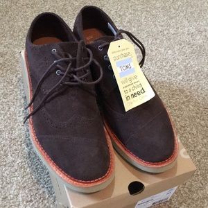 New with tags brown suede TOMS size 10